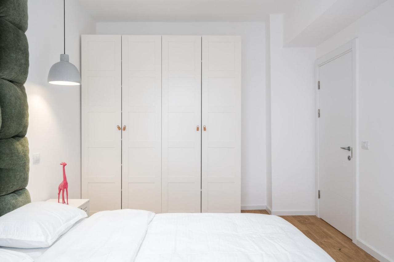 Jungle Escape - Luxe 1-Br Haven In Bucharest Apartman Kültér fotó